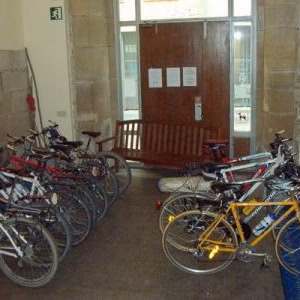 Guarda bicis albergue de Logrono