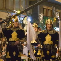 Moros y cristianos crevillent social desfile fiesta alicante retrato