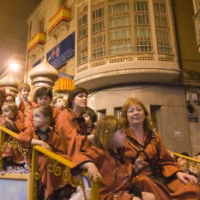 Moros y cristianos crevillent social desfile fiesta alicante retrato