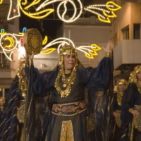 Moros y cristianos crevillent social desfile fiesta alicante retrato