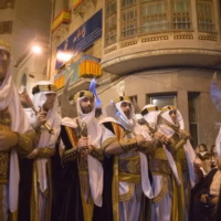 Moros y cristianos crevillent social desfile fiesta alicante retrato