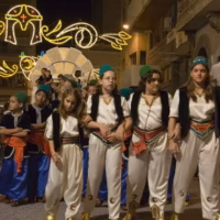 Moros y cristianos crevillent social desfile fiesta alicante retrato