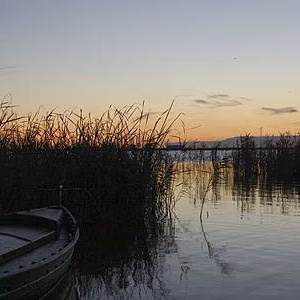 Amanecer albufera silla paisaje barca