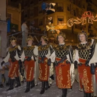 Moros y cristianos crevillent social desfile fiesta alicante retrato