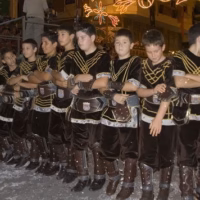 Moros y cristianos crevillent social desfile fiesta alicante retrato