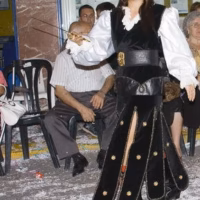 Moros y cristianos crevillent social desfile fiesta alicante retrato