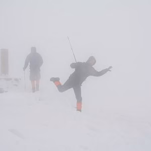 Montcabrer senditos nieve cumbre