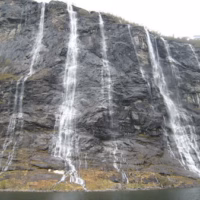 Cascada escandinavia viaje fiordo geiranger paisaje