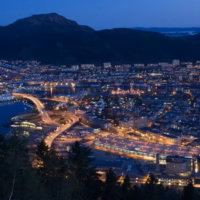 Floyfjellet bergen escandinavia viaje nocturna urbano