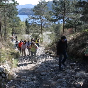 Escandinavia viaje montana preikestolen pulpito sendirismo