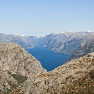 Escandinavia viaje fiordo lyse montana preikestolen pulpito sendirismo