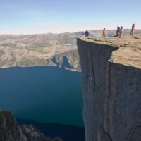 Escandinavia viaje fiordo lyse montana preikestolen pulpito sendirismo