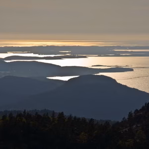 Escandinavia viaje fiordo lyse montana preikestolen pulpito sendirismo