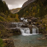 Ara cascada ordesa paisaje rio soaso