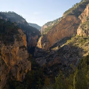 Canyon jucar paisaje montanya senderismo