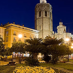 Catedral miguelete plaza de la reina urbana valencia