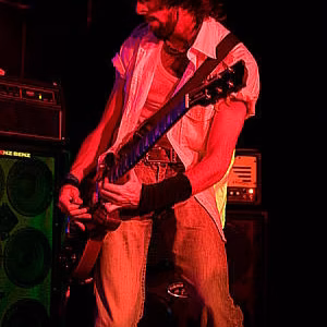 Concierto elloco mateo emergenza guitarra retrato the carminers