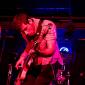 30_-_concierto_elloco_mateo_emergenza_guitarra_retrato_the_carminers