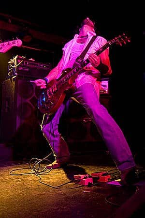 Guitarrista 36_-_concierto_elloco_mateo_emergenza_guitarra_retrato_the_carminers