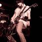 39_-_concierto_elloco_mateo_emergenza_guitarra_retrato_the_carminers