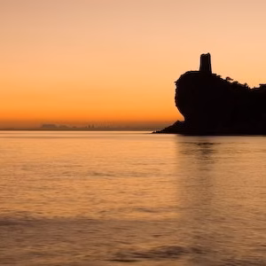 Cala mar nocturna paisaje torre villajoyosa xarco