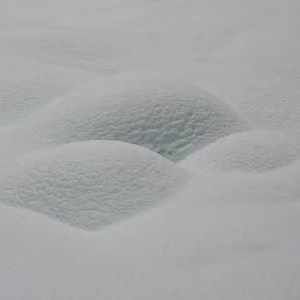 Montana nevado nieve paisaje valle pineta