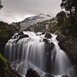 Aigualluts aneto cascada paisaje