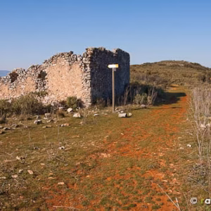 Benicadell casa paisaje ruinas senderismo